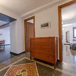 Joivy Colorful Flat For 5 Close To Piazza De Ferrari דירה