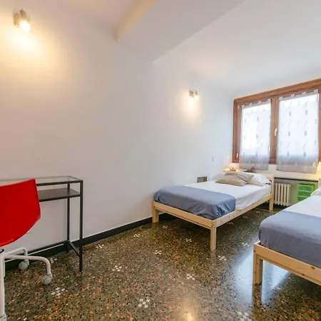 Апартаменты Joivy Colorful Flat For 5 Close To Piazza De Ferrari *