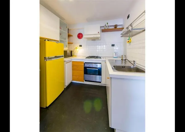 Apartment Joivy Colorful Flat For 5 Close To Piazza De Ferrari