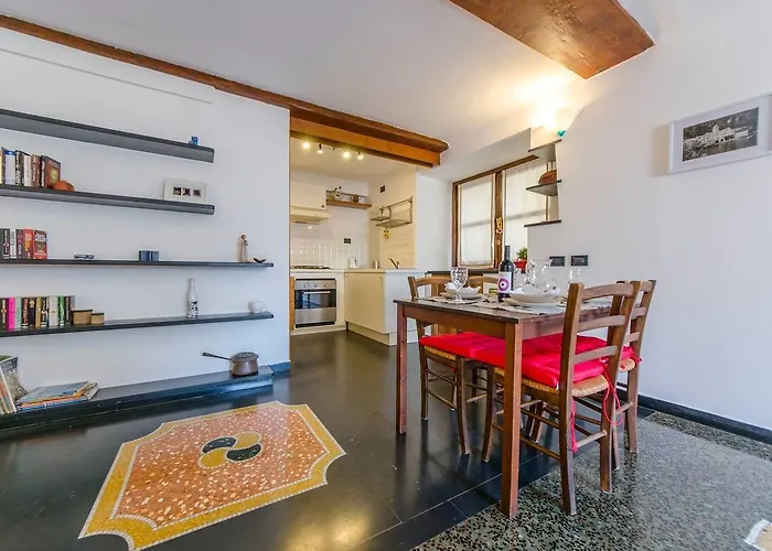 Apartment Joivy Colorful Flat For 5 Close To Piazza De Ferrari
