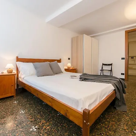 Joivy Colorful Flat For 5 Close To Piazza De Ferrari Διαμέρισμα