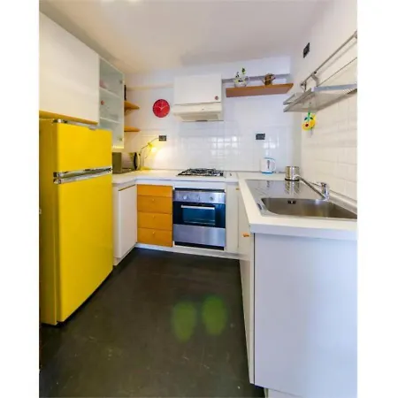 Apartment Joivy Colorful Flat For 5 Close To Piazza De Ferrari