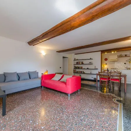 Apartment Joivy Colorful Flat For 5 Close To Piazza De Ferrari